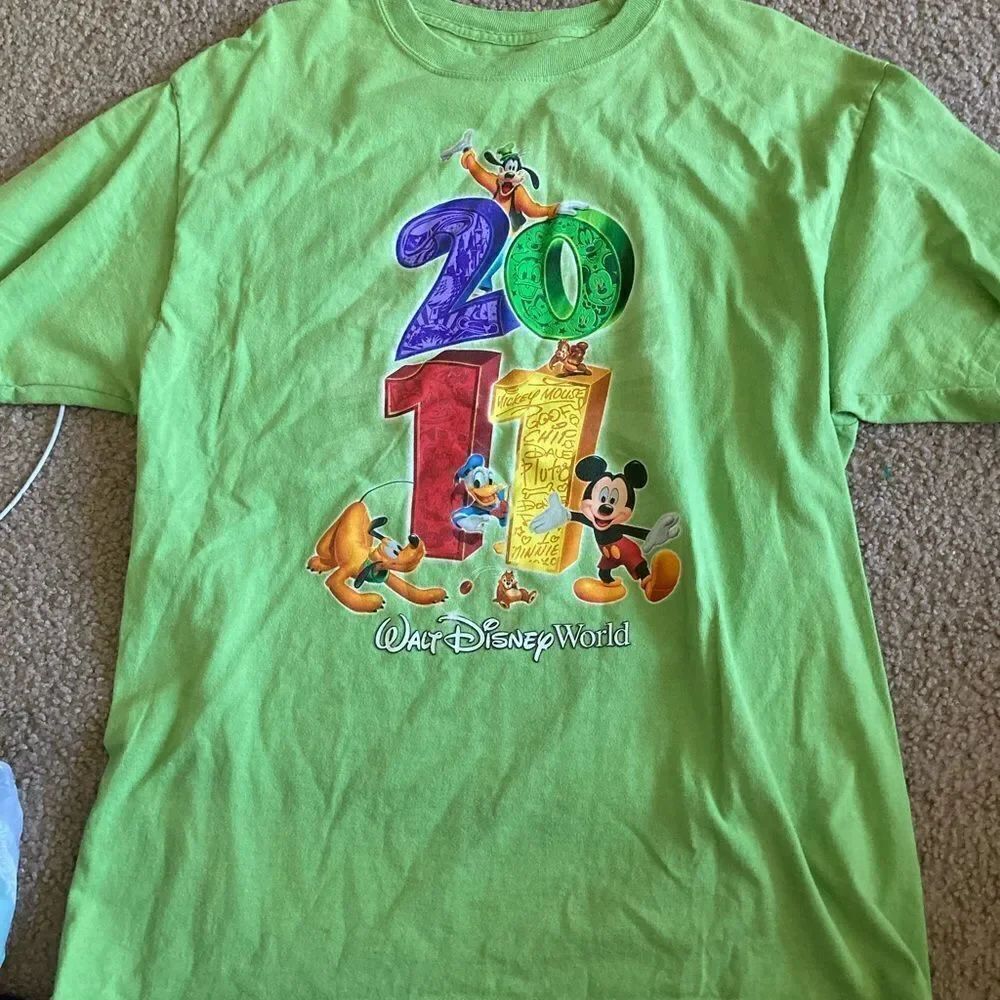 Mens Unisex Green Walt Disney World 2011 Tshirt